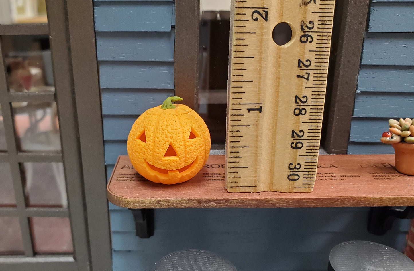 Dollhouse Jack O Lantern Pumpkin Halloween Hollow 1:12 Scale Miniature