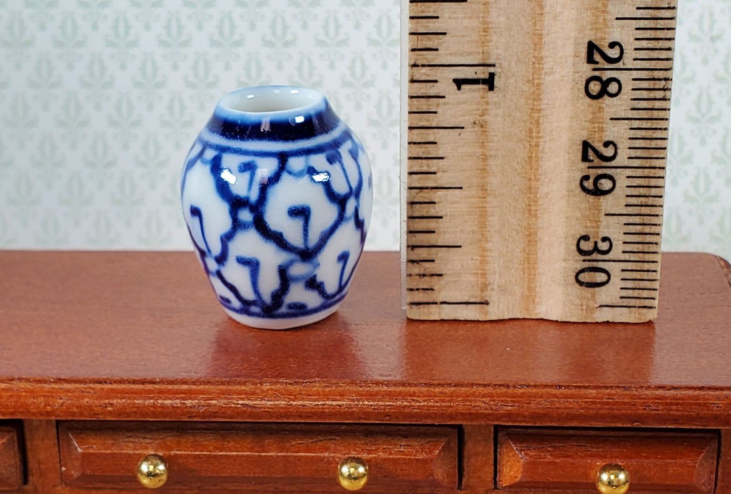 Dollhouse Large Vase Blue & White Patterned Ceramic 1:12 Scale Miniature 7/8"