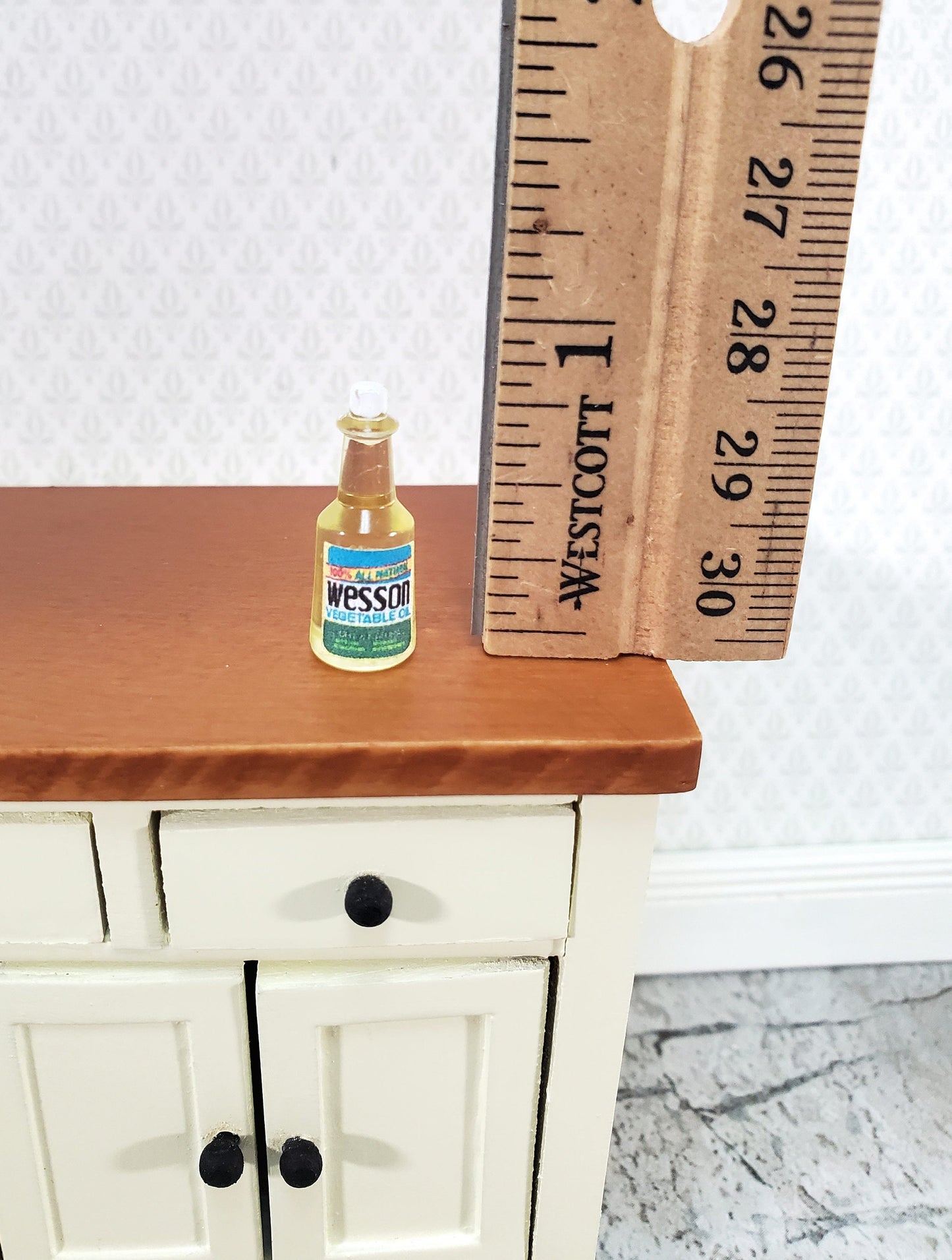 Dollhouse Wesson Vegetable Oil Bottle 1:12 Scale Miniature Kitchen Food