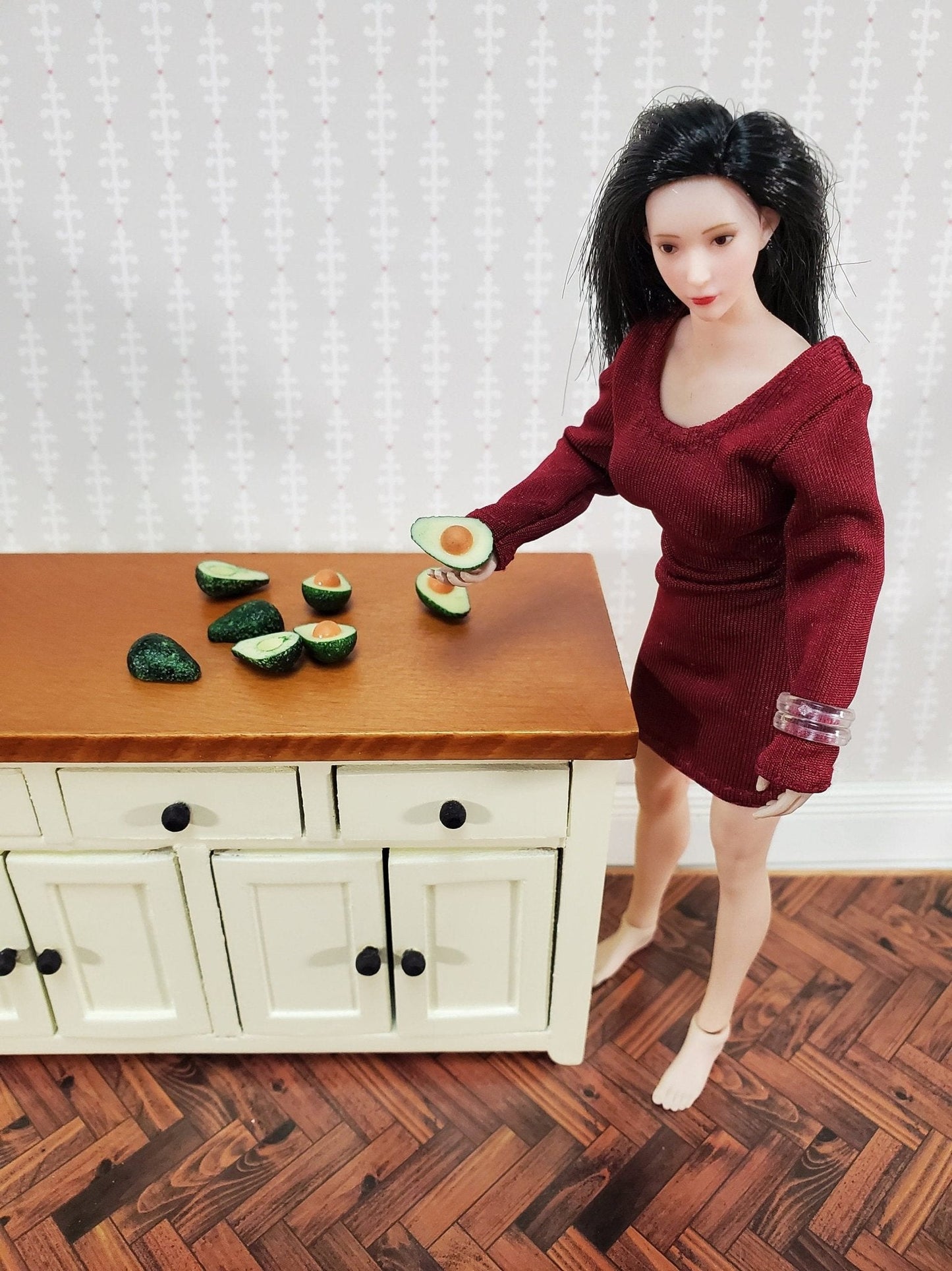 Dollhouse Avocados Large Set of 8 Halves 1:12 Scale Miniature Food - Miniature Crush