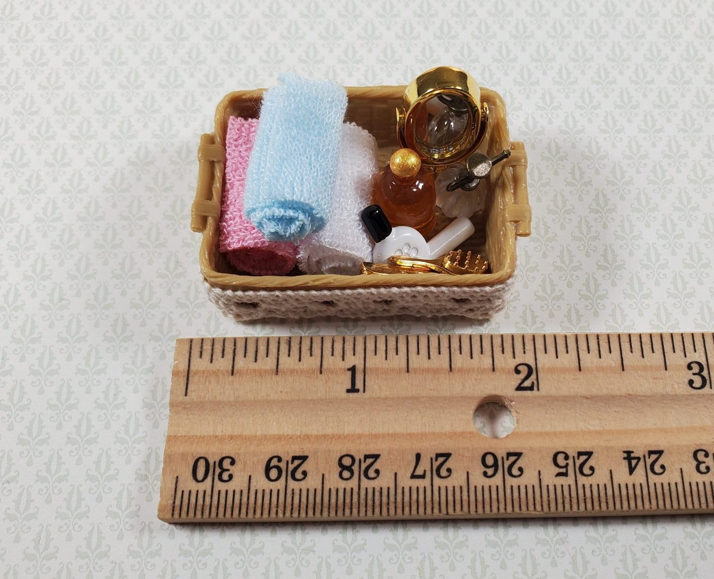 Dollhouse Bath Vanity Accessories Set Basket Towels Comb ++ 1:12 Scale Miniature - Miniature Crush