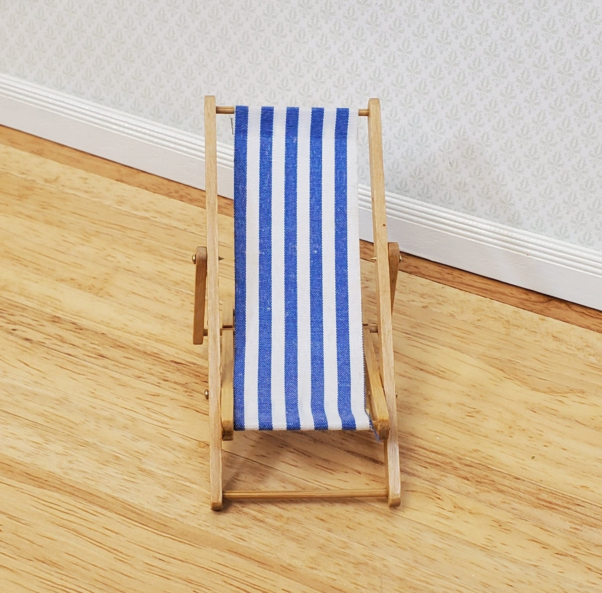 Dollhouse Beach Lounge Chair Folding 1:12 Scale Miniature Furniture - Miniature Crush