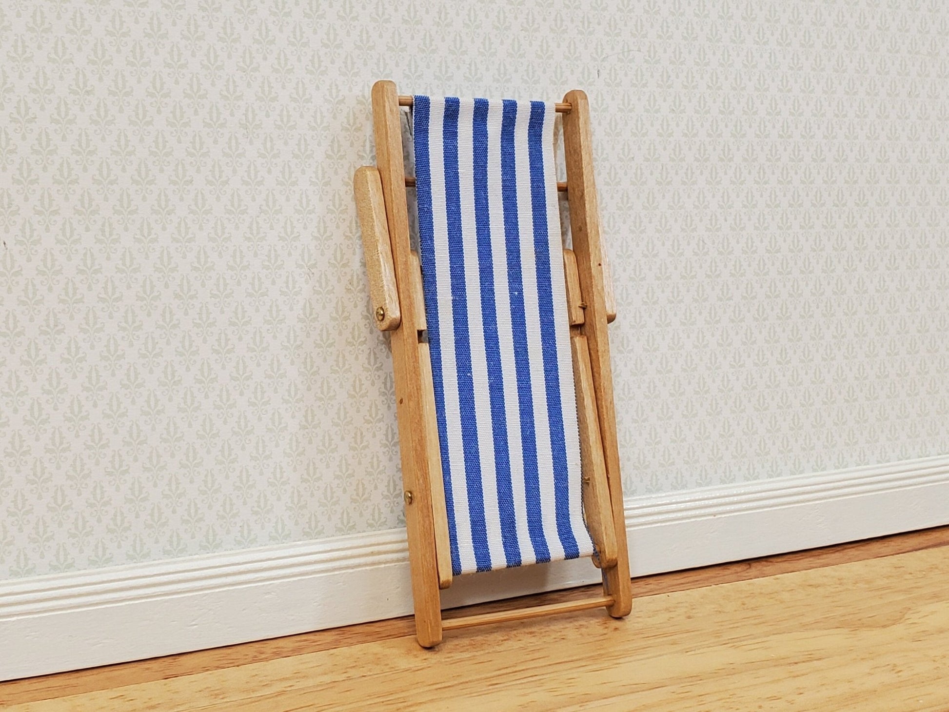 Dollhouse Beach Lounge Chair Folding 1:12 Scale Miniature Furniture - Miniature Crush