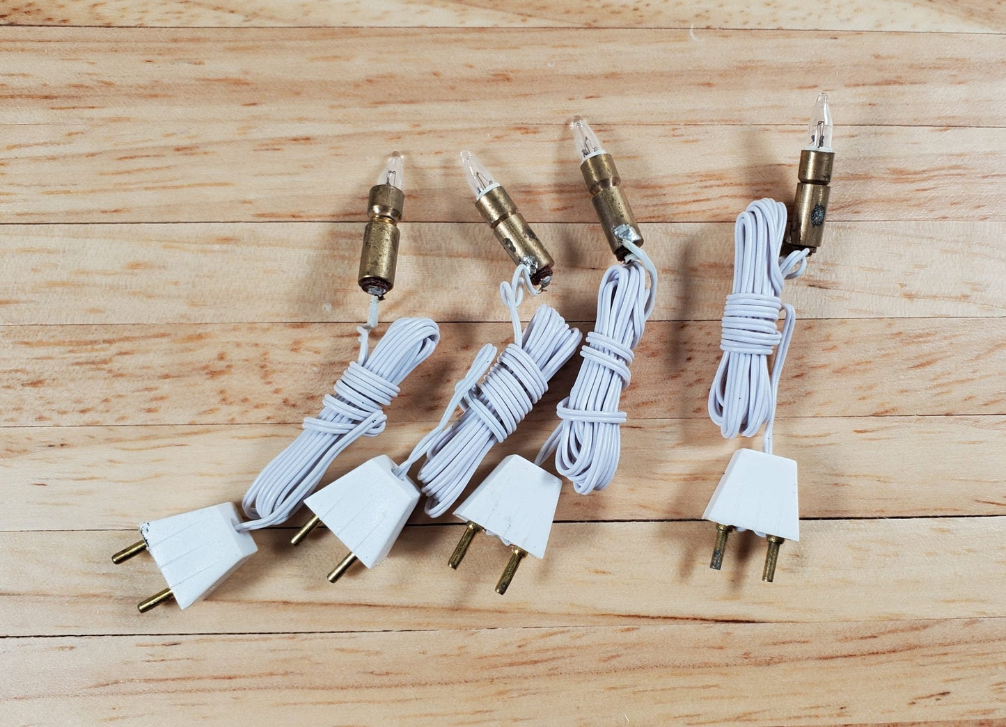Dollhouse Candle Tip Bulbs in Sockets with Plug Set of 4 1:12 Scale Miniatures - Miniature Crush