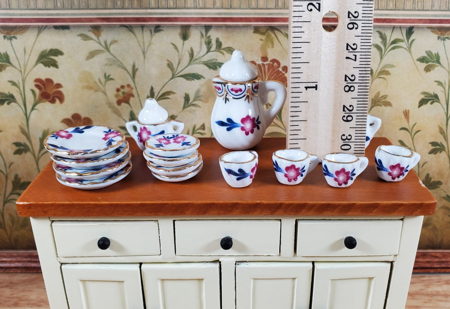 Dollhouse Coffee Set Dinner Plates Pink Daisy Ceramic 1:12 Scale Miniature - Miniature Crush