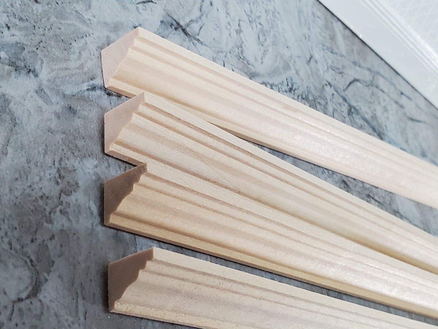 Dollhouse Crown Molding 6 Pieces Thick Ceiling Trim 1/2" wide x 17.75" long Miniature Cornice - Miniature Crush