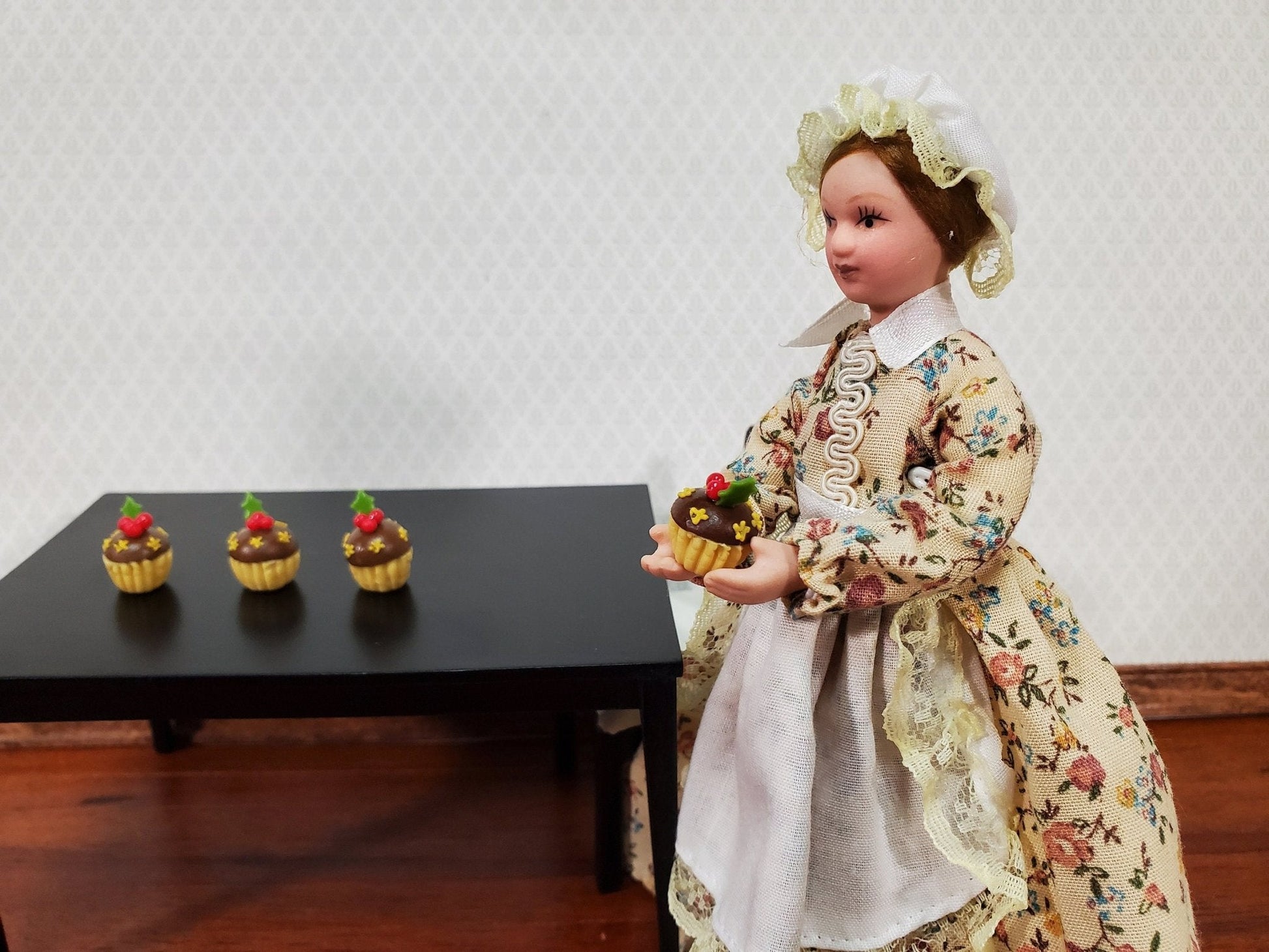 Dollhouse Cupcakes or Cakes Christmas Holiday Set of 4 Use in 1:12 or 1/6 Scale Miniatures - Miniature Crush