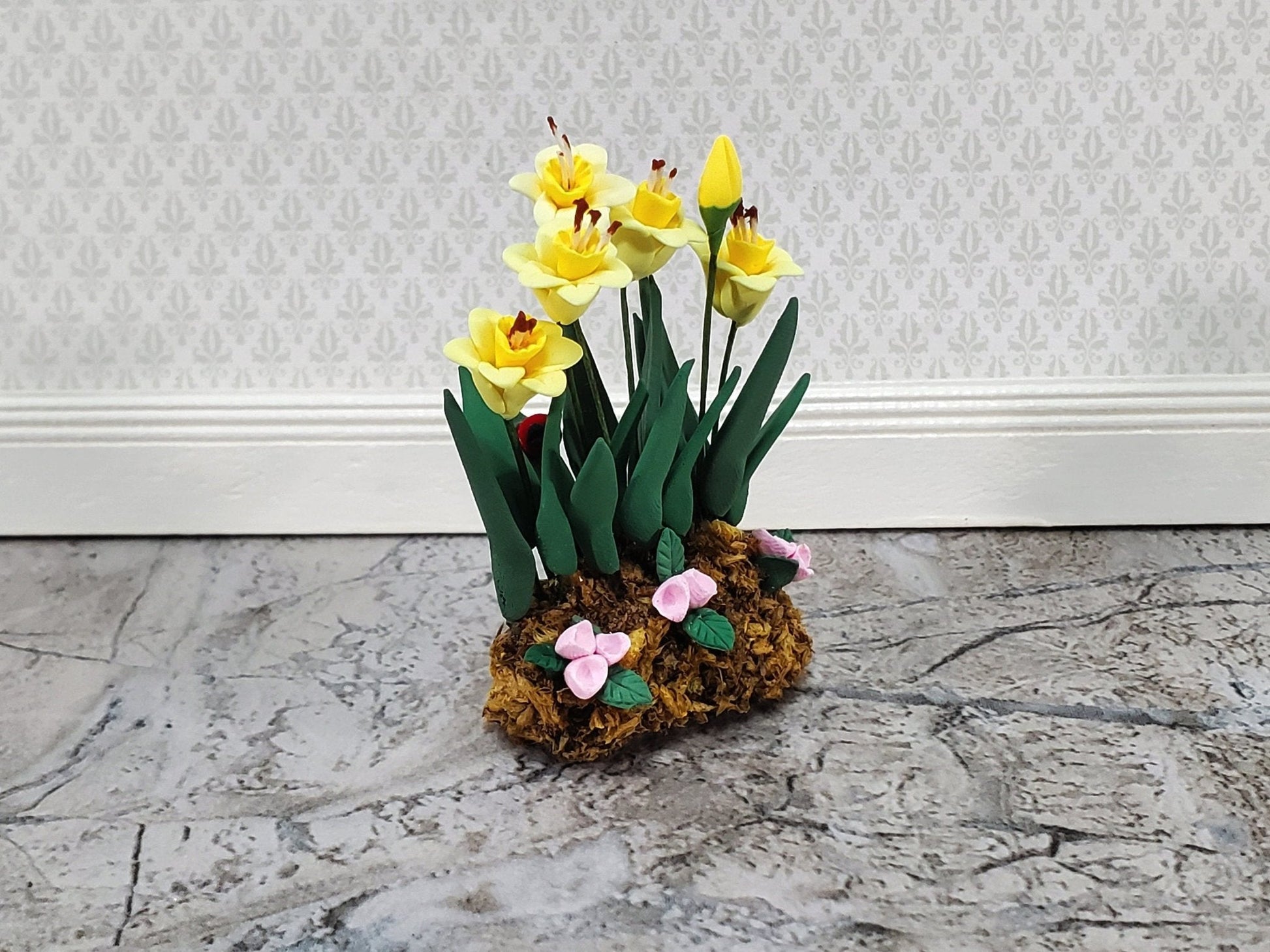 Dollhouse Daffodils Flower Bed Border Yellow 1:12 Scale Miniature Garden - Miniature Crush