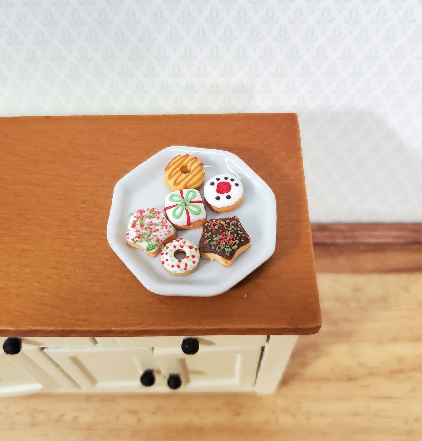 Dollhouse Donuts x6 Christmas Theme Dessert 1:12 Scale Miniature Food - Miniature Crush
