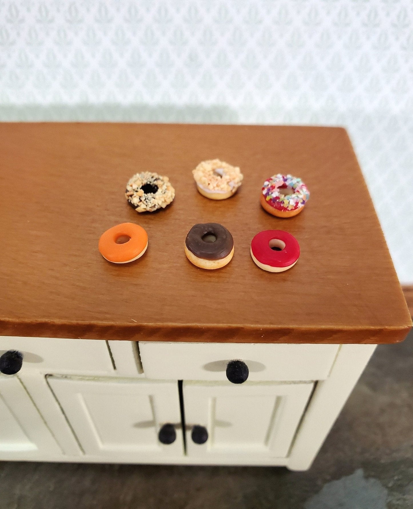 Dollhouse Donuts x6 Frosted and Sprinkles 1:12 Scale Miniature Food Dessert - Miniature Crush