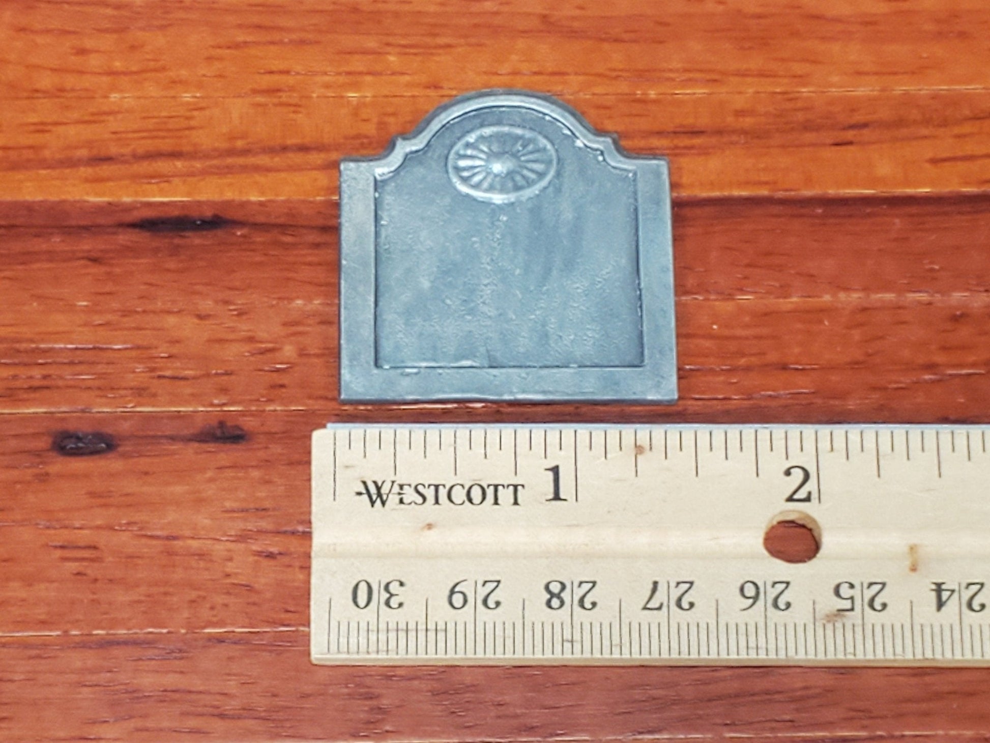 Dollhouse Fireback for Fireplace Metal 1:12 Scale Handcrafted by Olde Mountain Miniatures - Miniature Crush