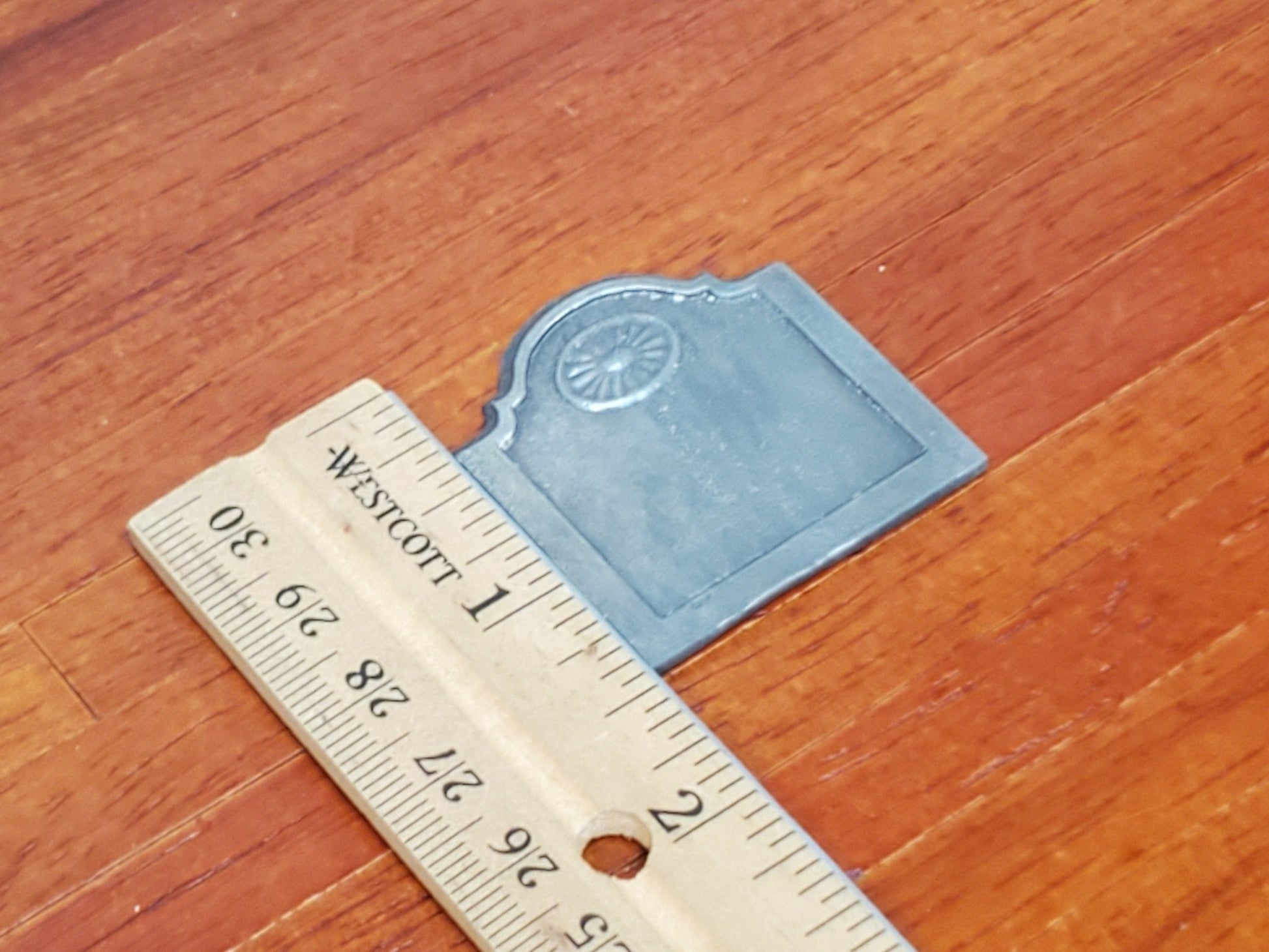 Dollhouse Fireback for Fireplace Metal 1:12 Scale Handcrafted by Olde Mountain Miniatures - Miniature Crush