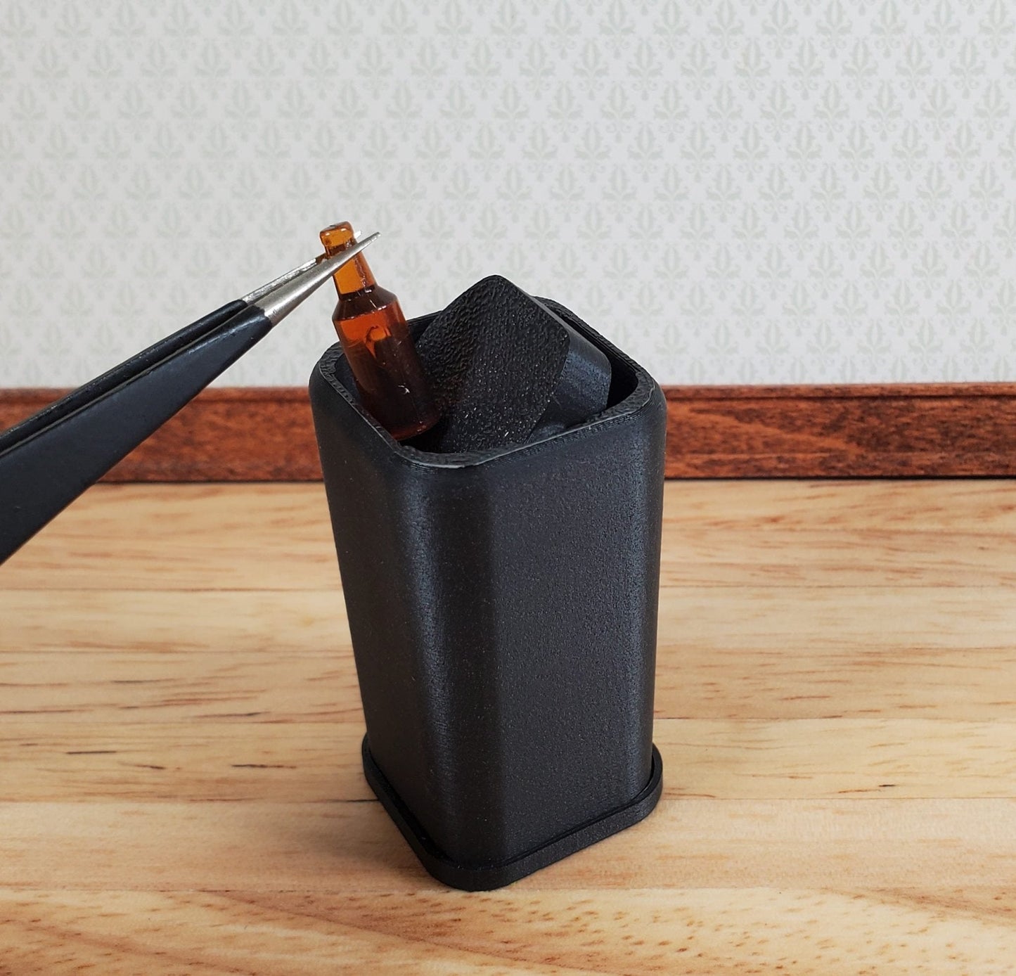 Dollhouse Flip Top Trash Can Garbage Waste Paper Basket Black Modern 1:12 Scale - Miniature Crush
