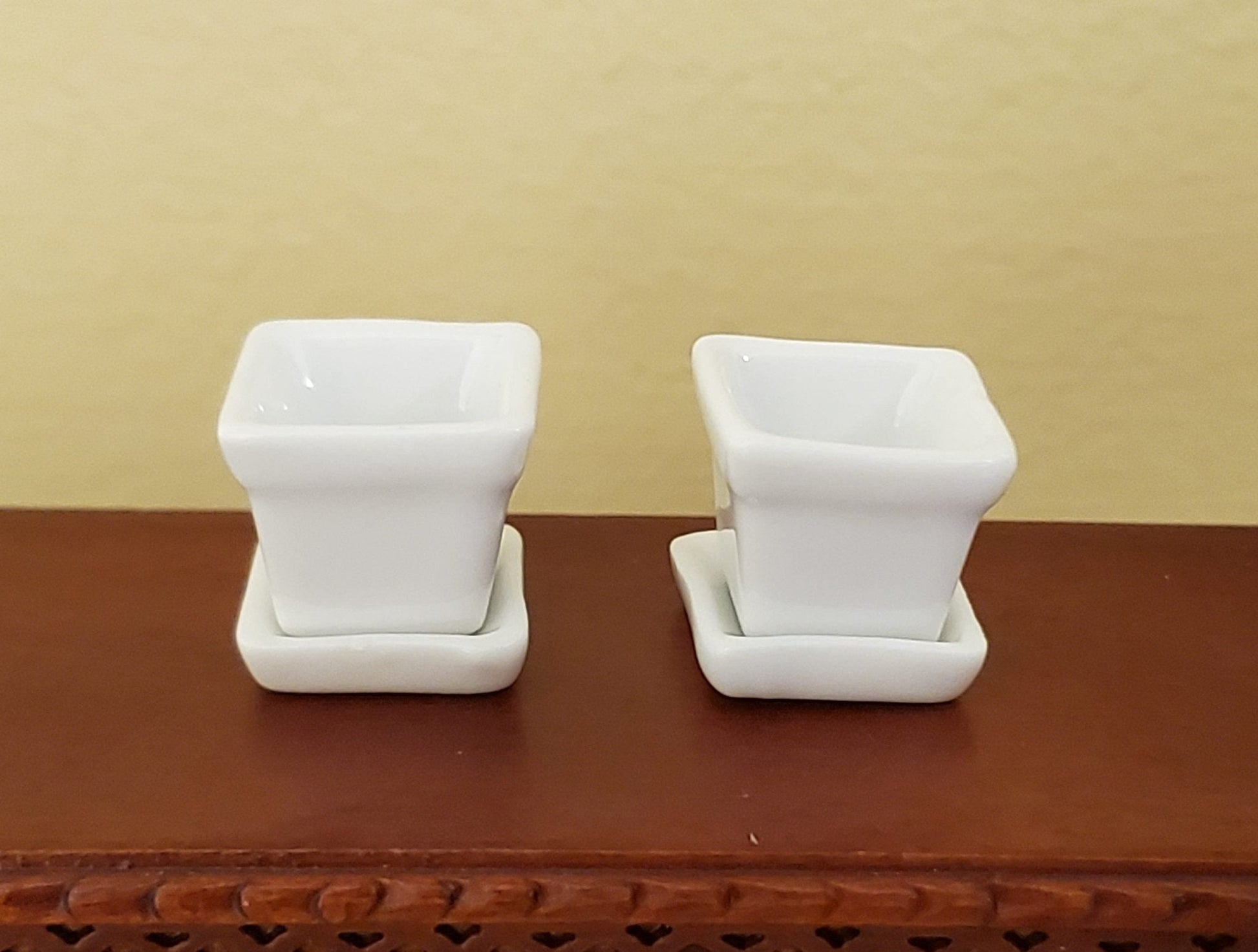 Dollhouse Flower Pots Planters Set of 2 White Ceramic 1:12 Scale Miniature - Miniature Crush