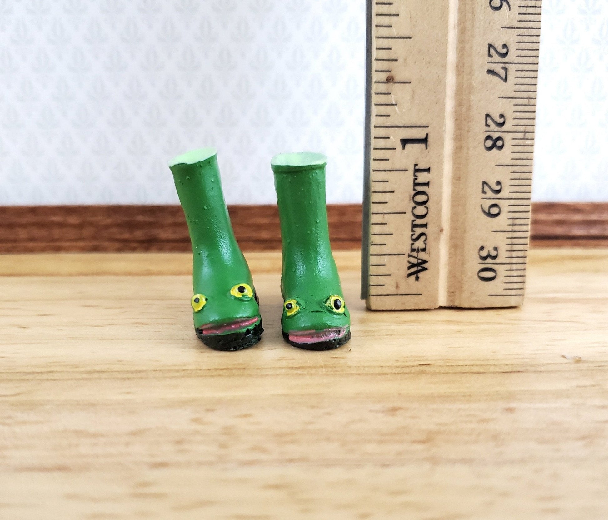 Dollhouse Frog Rain Boots Froggy Wellies Green Resin 1:12 Scale Miniatures - Miniature Crush