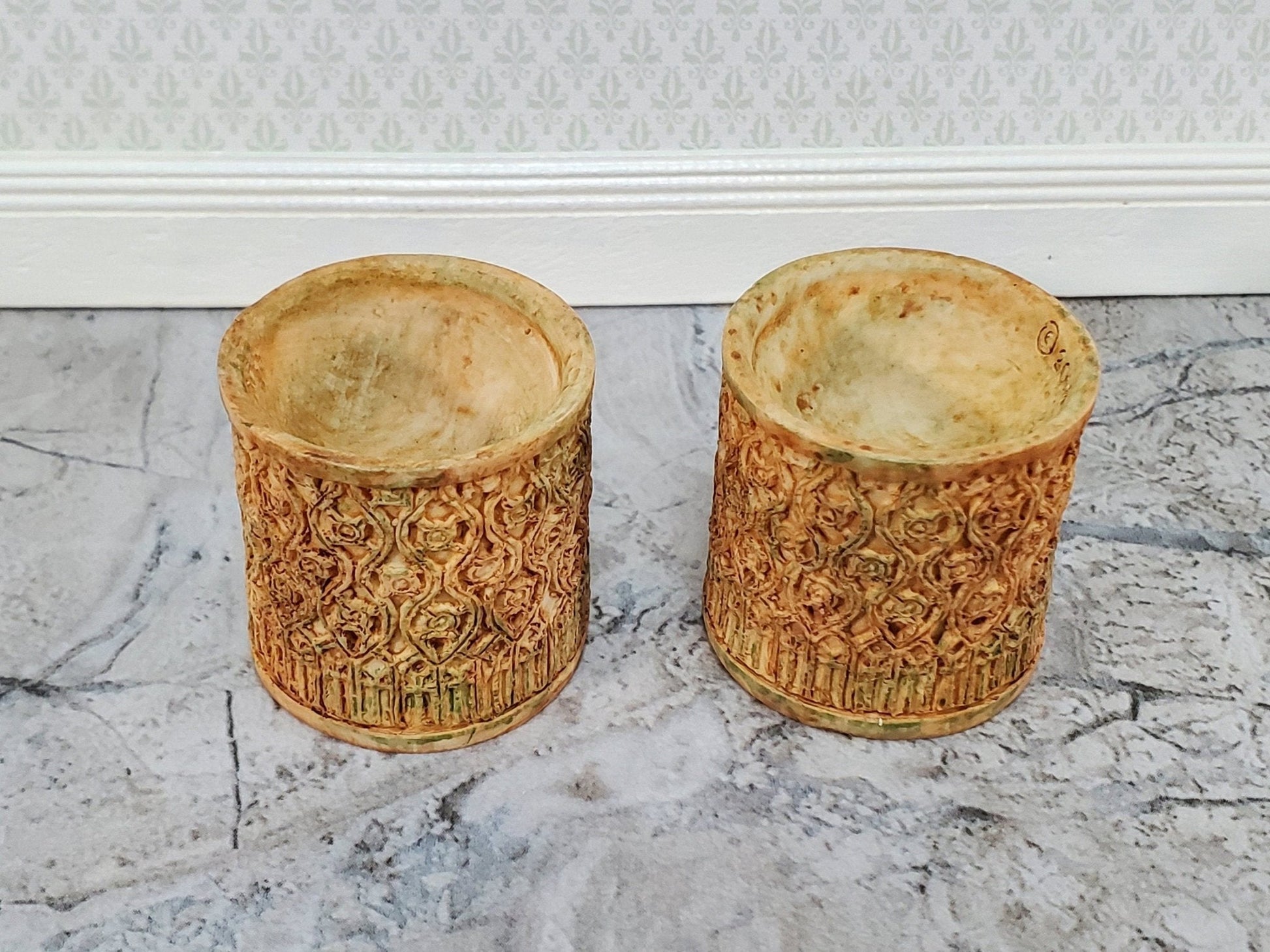 Dollhouse Garden Pots Aged Finish Planters x2 1:12 Scale A4052AG by Falcon Miniatures - Miniature Crush