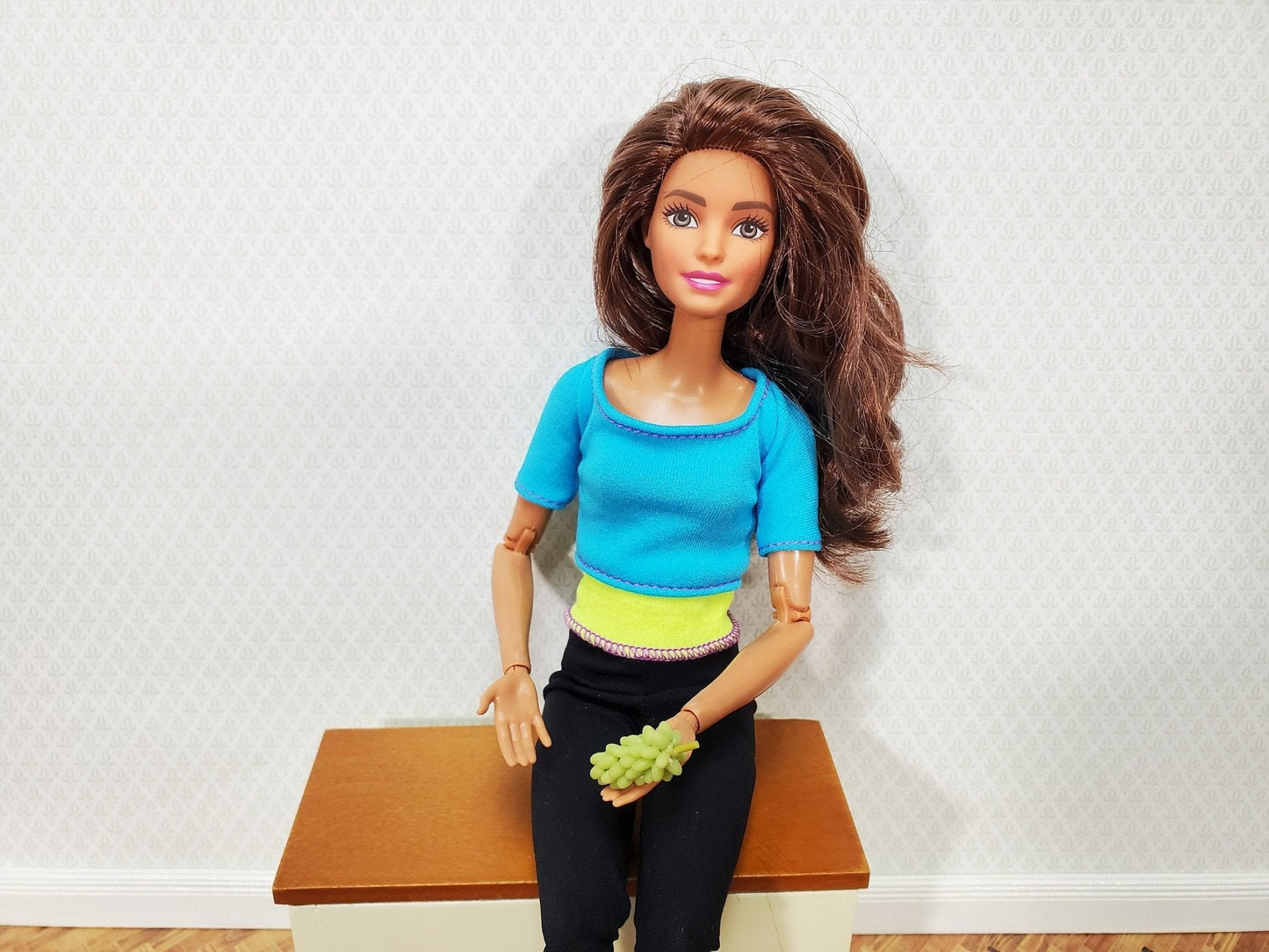 Dollhouse Grapes Bunch Green use in 1:6 or 1/12 Scale Miniature Scenes Set of 5 - Miniature Crush