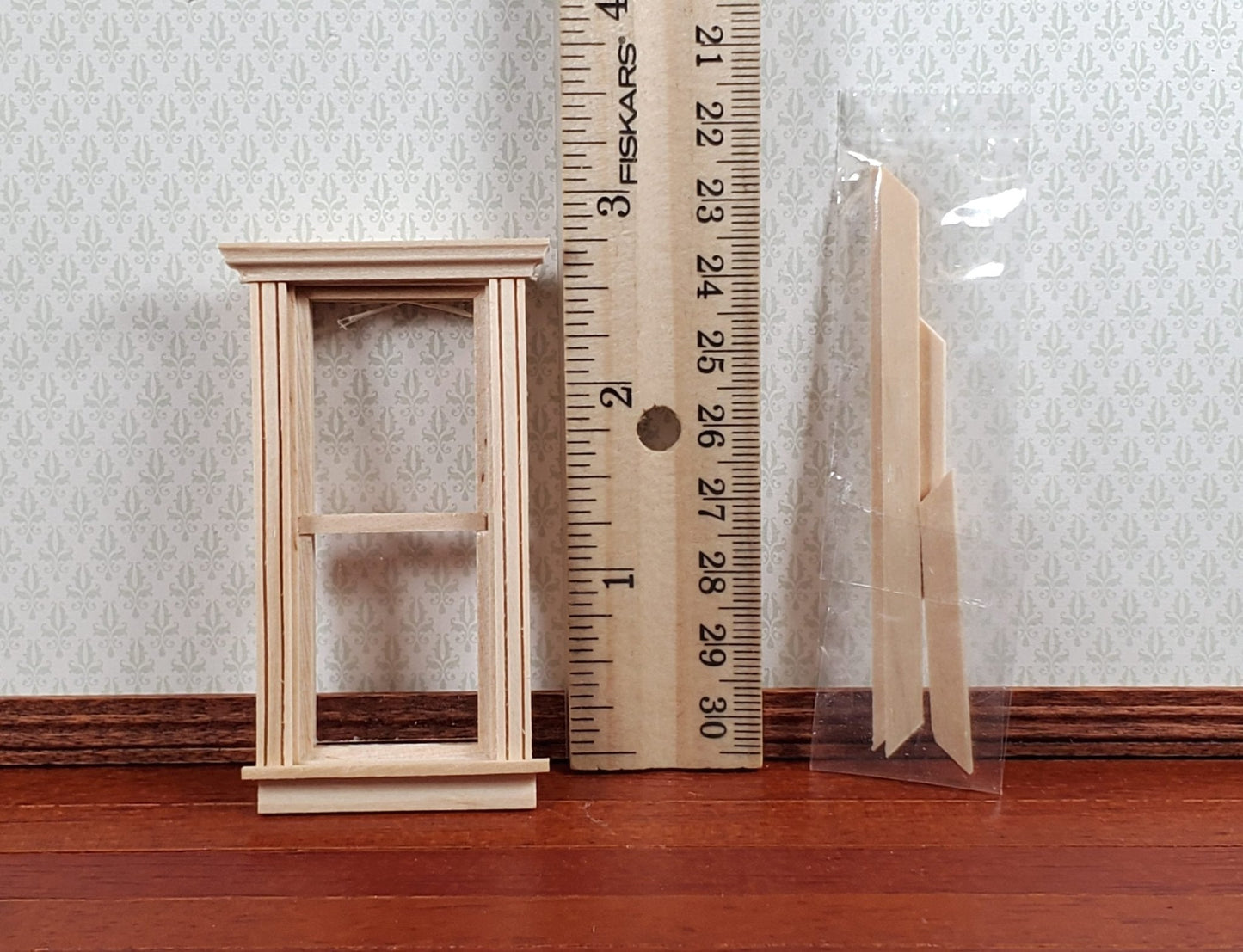 Dollhouse HALF SCALE 1:24 Window with Interior Trim Wood H5051 Houseworks - Miniature Crush