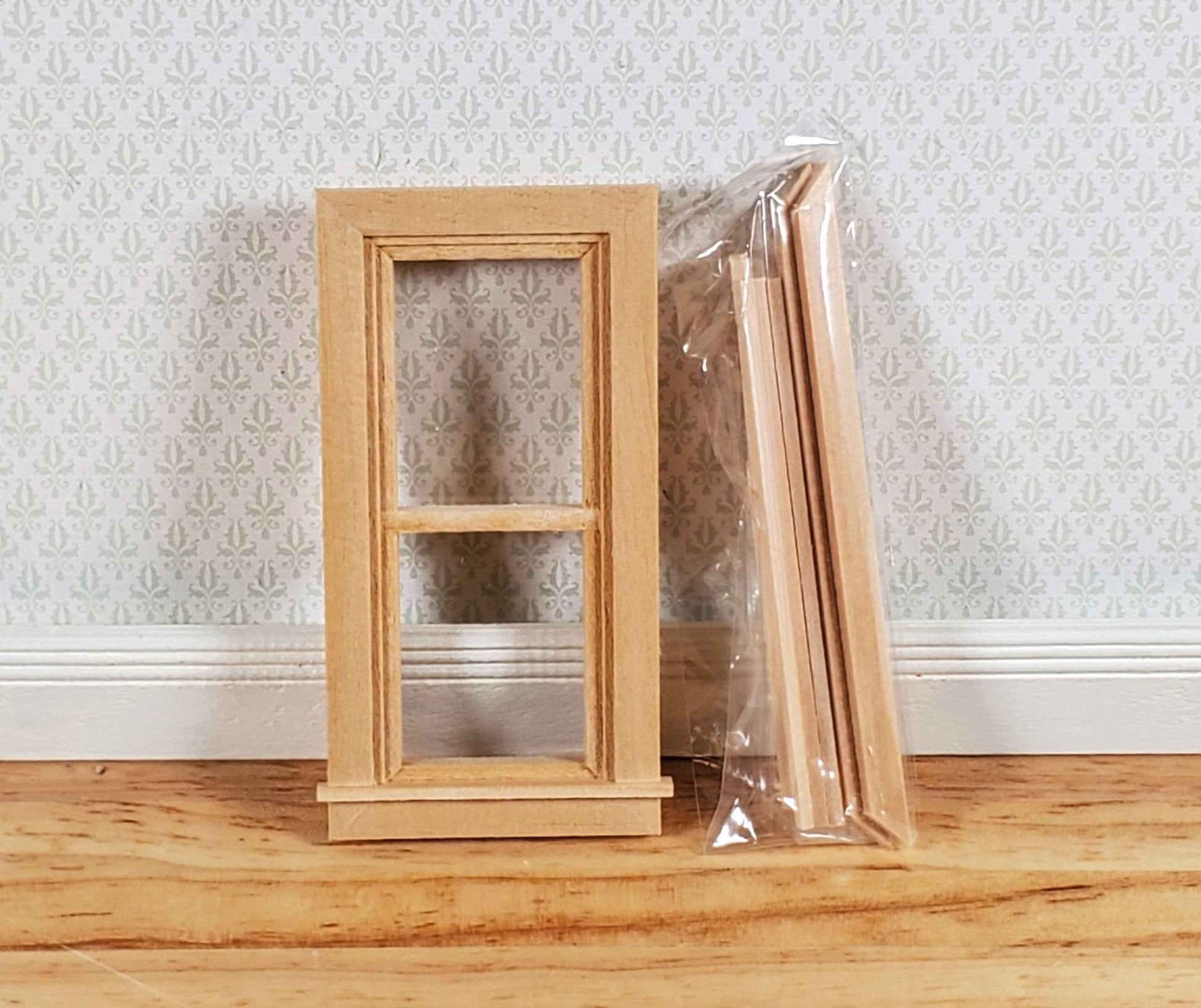 Dollhouse HALF SCALE 1:24 Window with Interior Trim Wood HWH5032 Houseworks - Miniature Crush