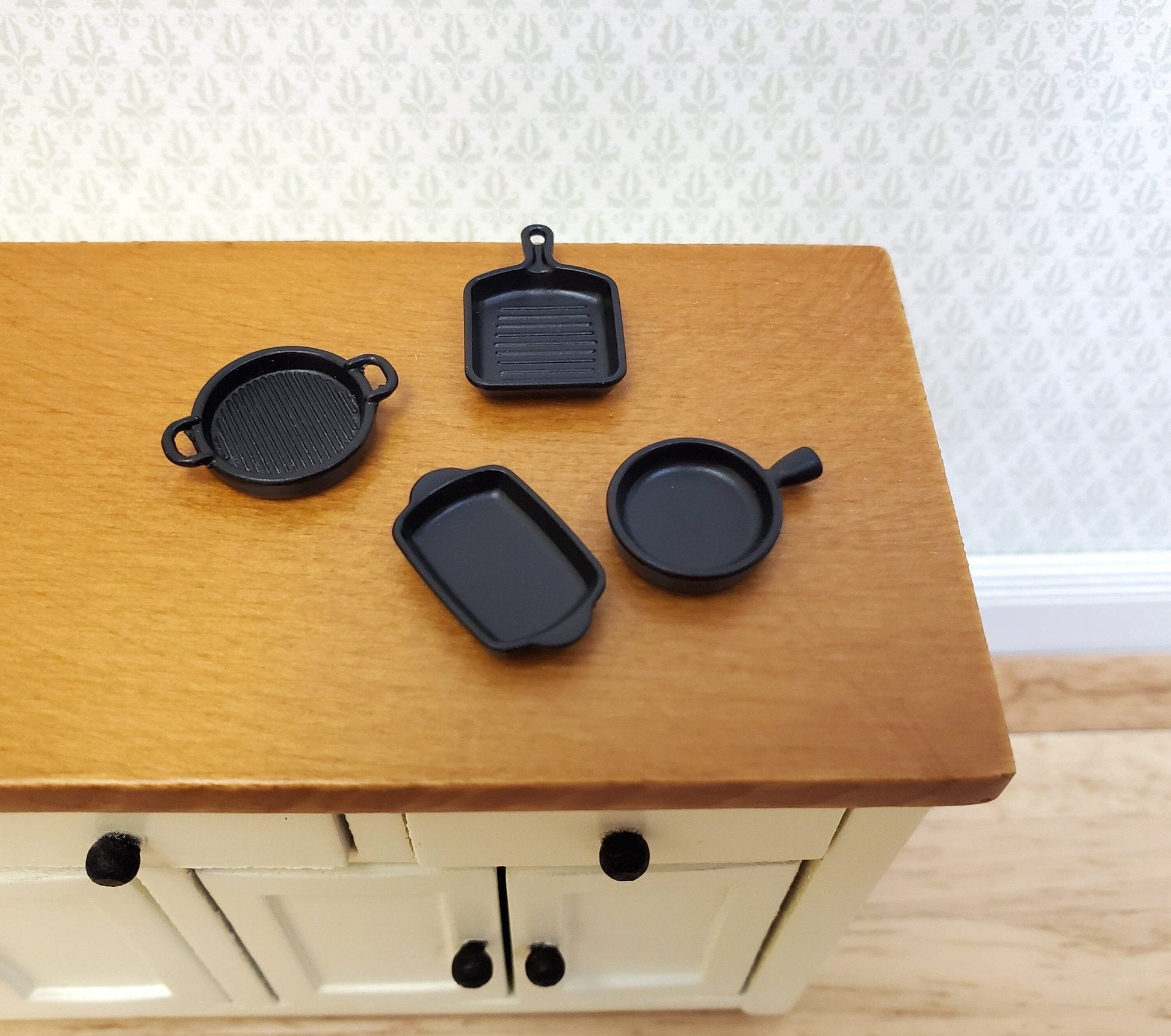 Dollhouse HALF SCALE Pots and Pans Modern Style Black Small 1:24 4 Pieces - Miniature Crush