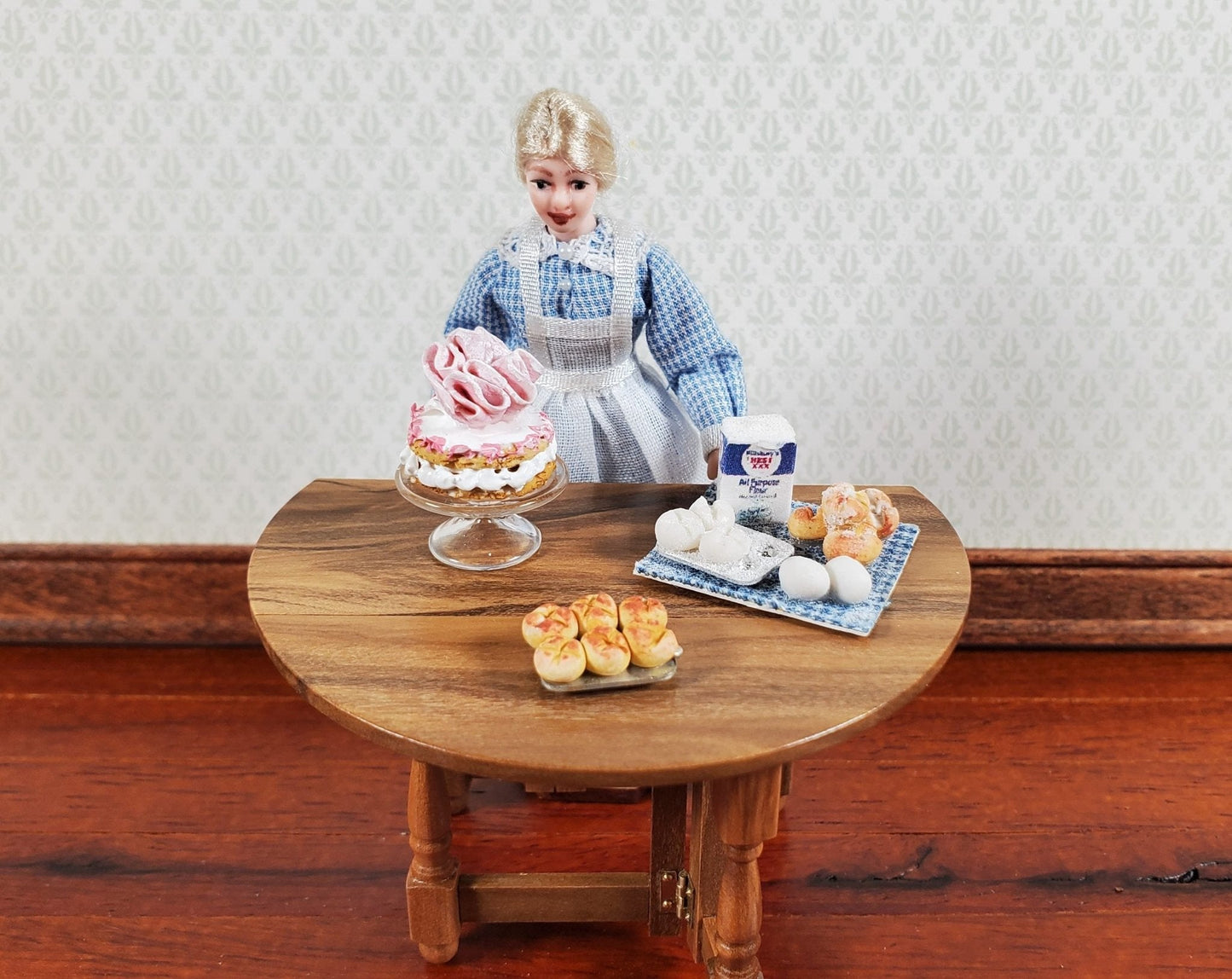 Dollhouse HALF SCALE Strawberry Cake on a Glass Cake Stand 1:24 Scale Miniature Food - Miniature Crush