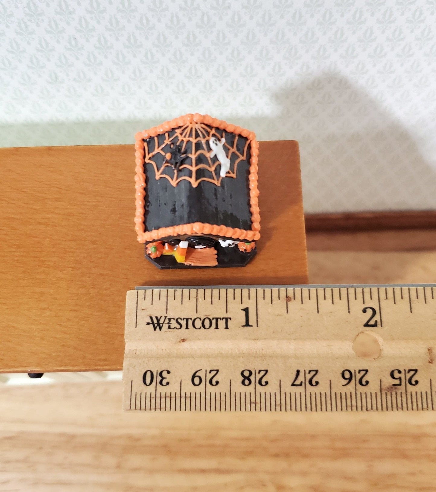 Dollhouse Halloween Gingerbread House 1:12 Scale Miniature Decoration - Miniature Crush