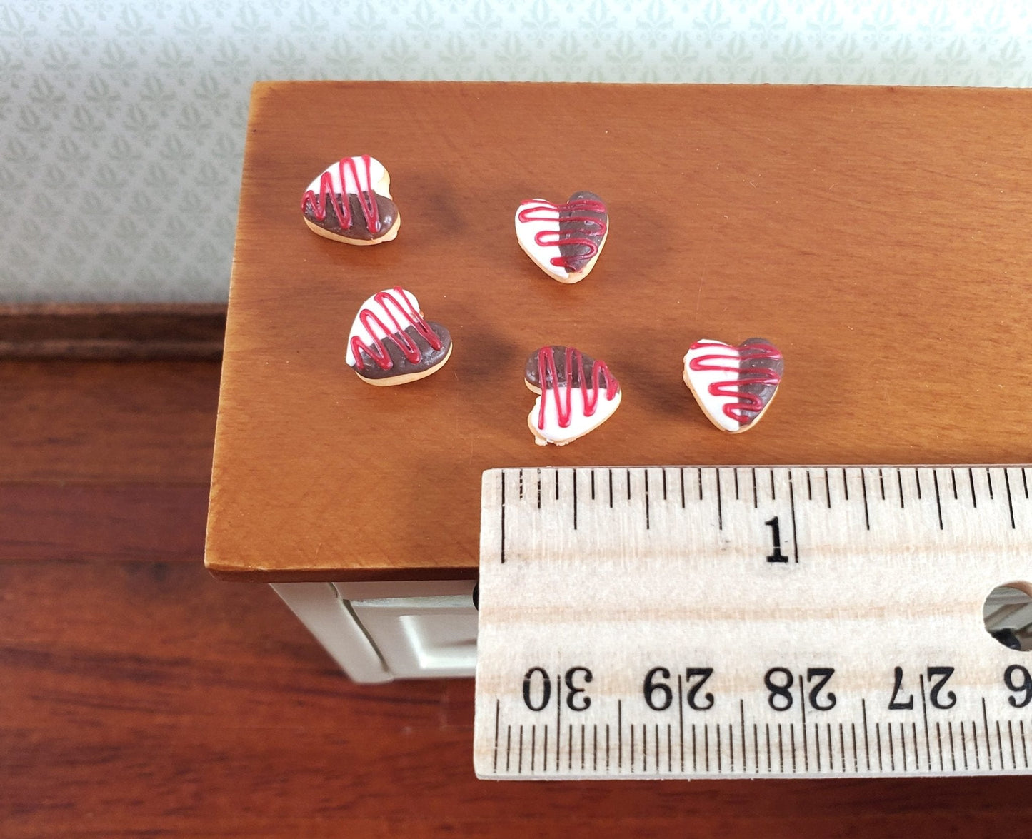 Dollhouse Heart Donuts Pastries x5 1:12 Scale Miniature Food Desserts Cookies - Miniature Crush
