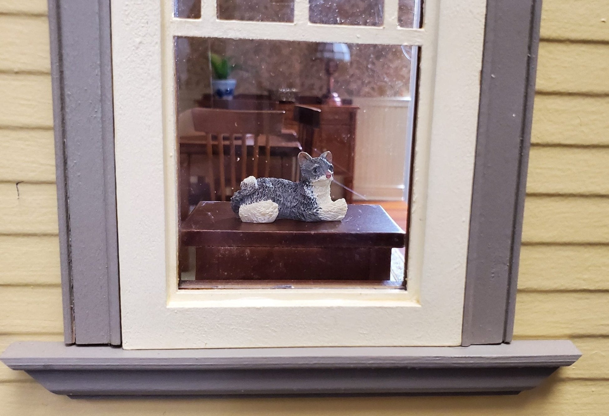 Dollhouse Kitty Cat Gray and White Lying Down Head Up 1:12 Sale Miniature Tabby - Miniature Crush