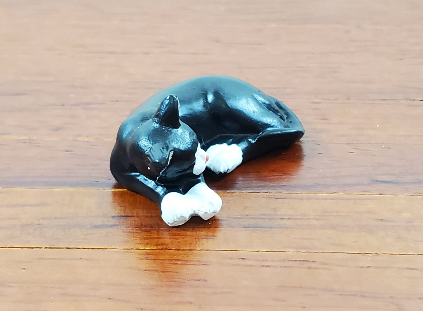 Dollhouse Kitty Cat Tuxedo Black and White Sleeping Curled Up 1:12 Scale Miniature - Miniature Crush