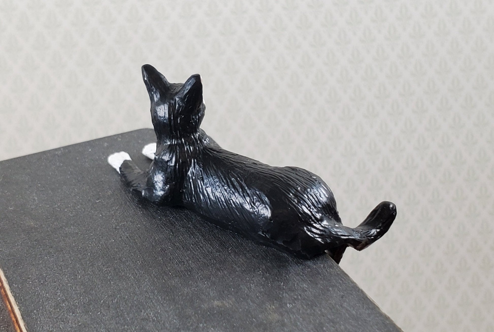 Dollhouse Kitty Cat Tuxedo Black White Shelf Sitter Leg Down 1:12 Scale Miniature - Miniature Crush