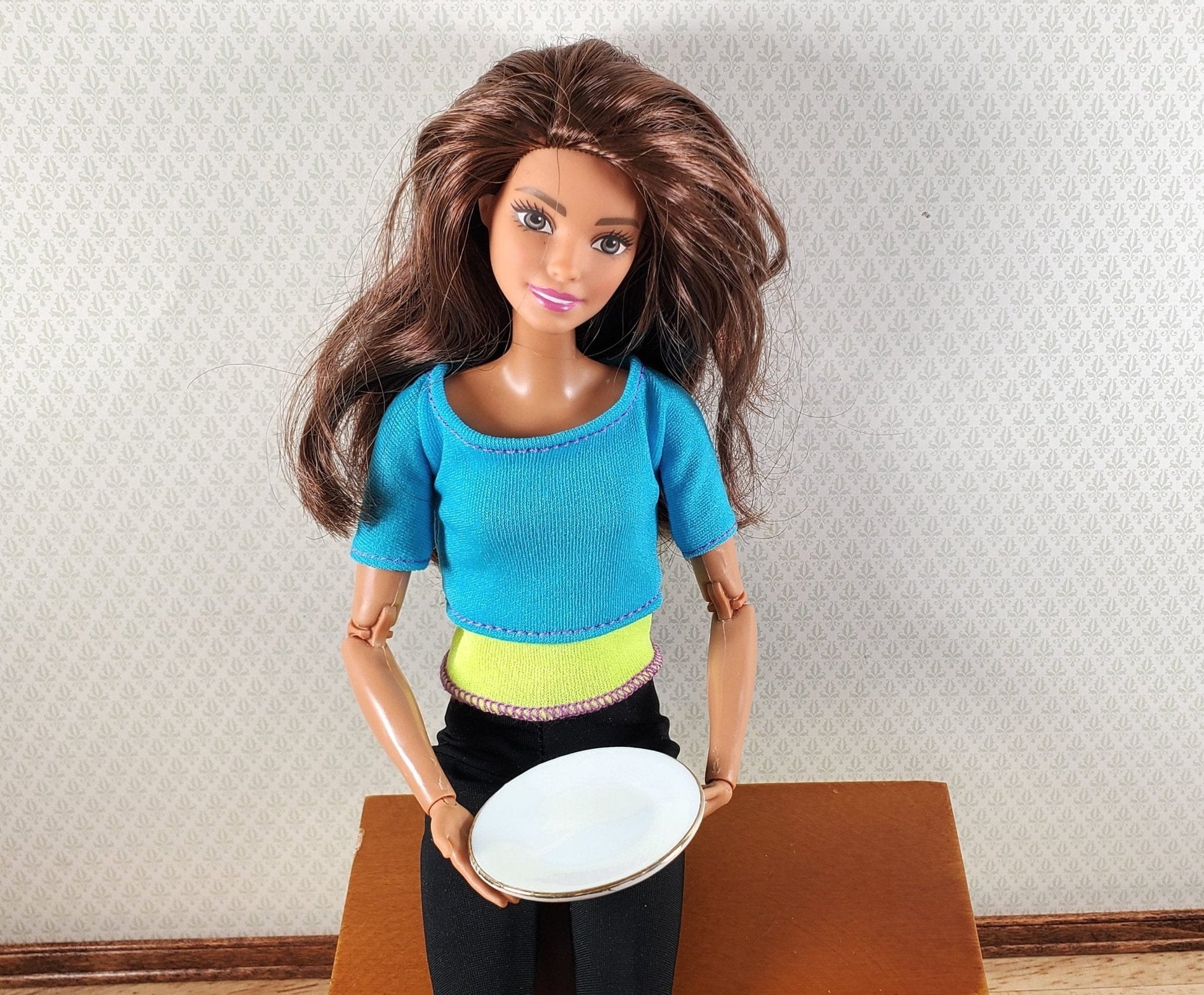 Dollhouse Large Round Plates 1:6 Scale 1 11/16" White Gold Trim Set of 6 Ceramic - Miniature Crush