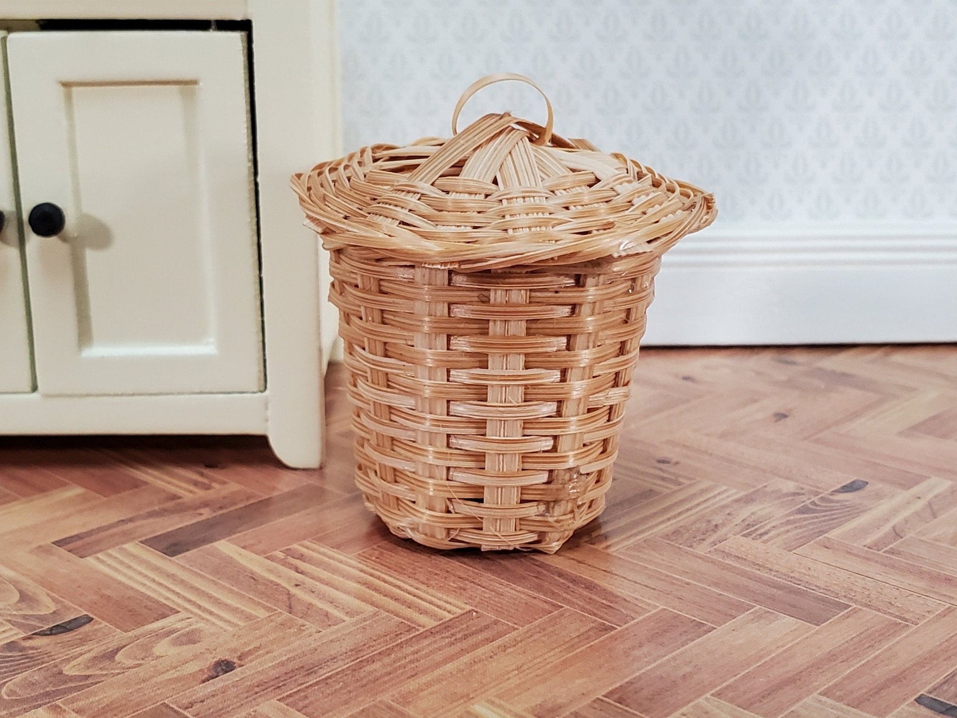 Dollhouse Laundry Basket Wicker with Removable Lid 1:12 Scale Miniature - Miniature Crush