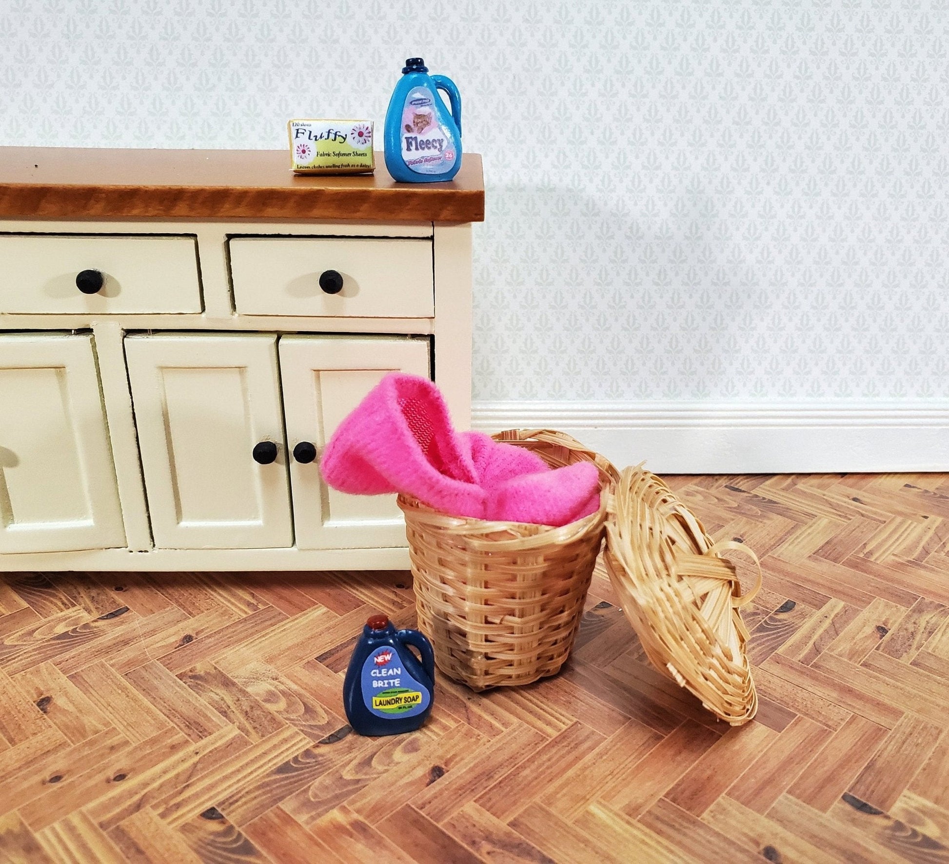 Dollhouse Laundry Basket Wicker with Removable Lid 1:12 Scale Miniature - Miniature Crush