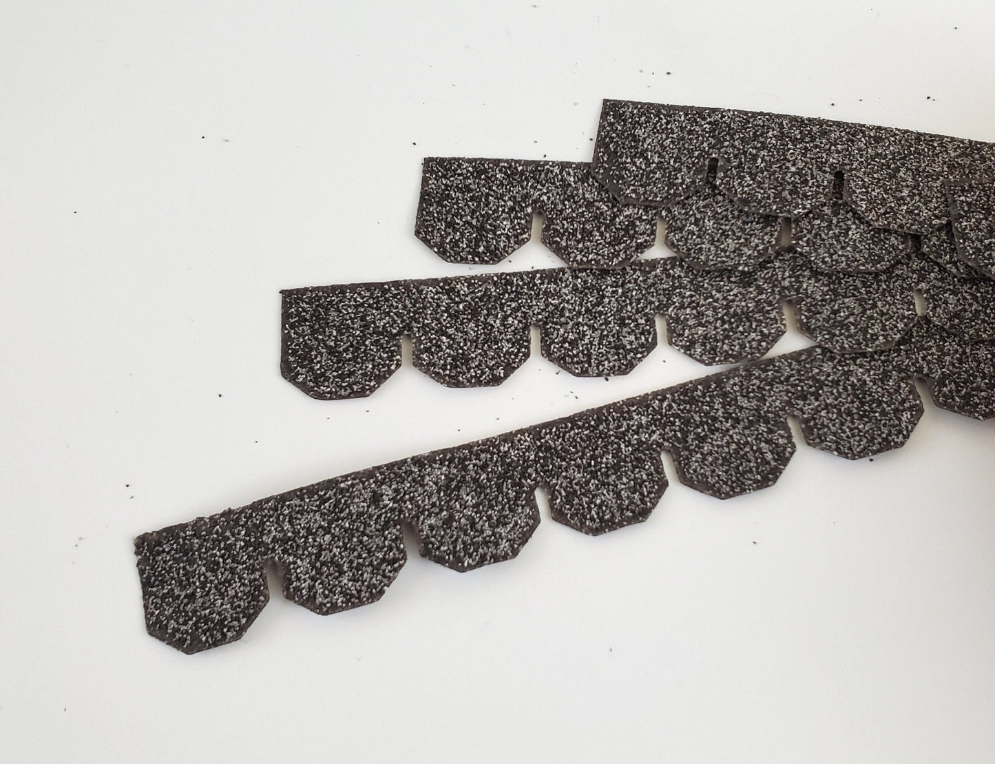 Dollhouse Miniature Asphalt Shingles Salt & Pepper Hexagon 1:12 Scale #4005 144-157 Sq Inches - Miniature Crush