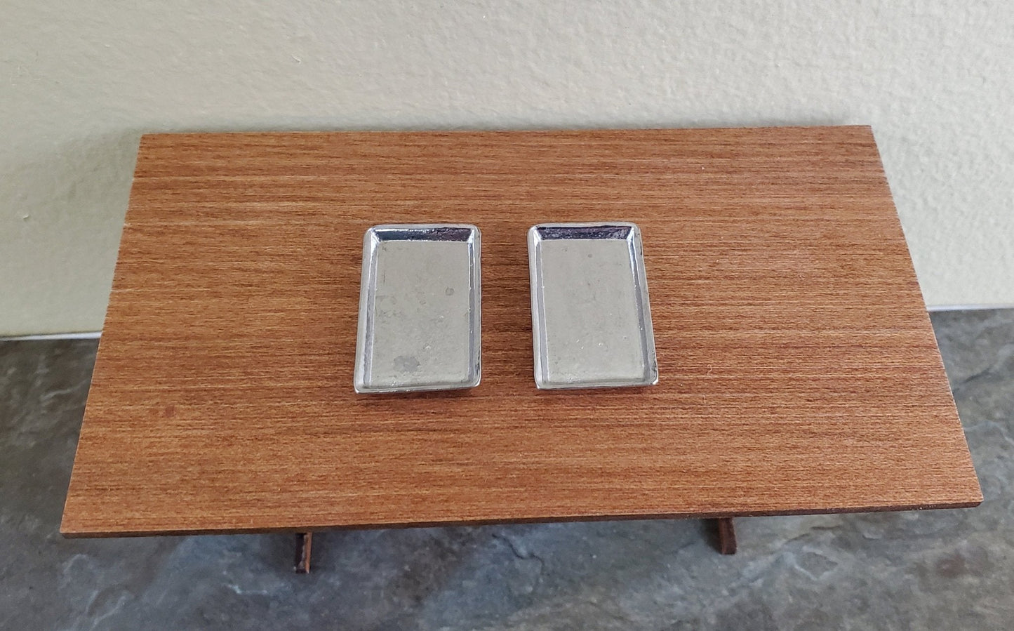Dollhouse Miniature Baking Trays Cookie Sheets x2 1:12 Scale Dishes Polished White Metal Phoenix Model - Miniature Crush