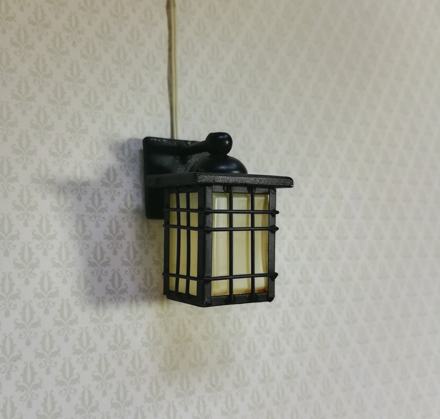Dollhouse Miniature Black Coach Light Arts & Crafts Style 1:12 Scale 12 Volt Electric - Miniature Crush