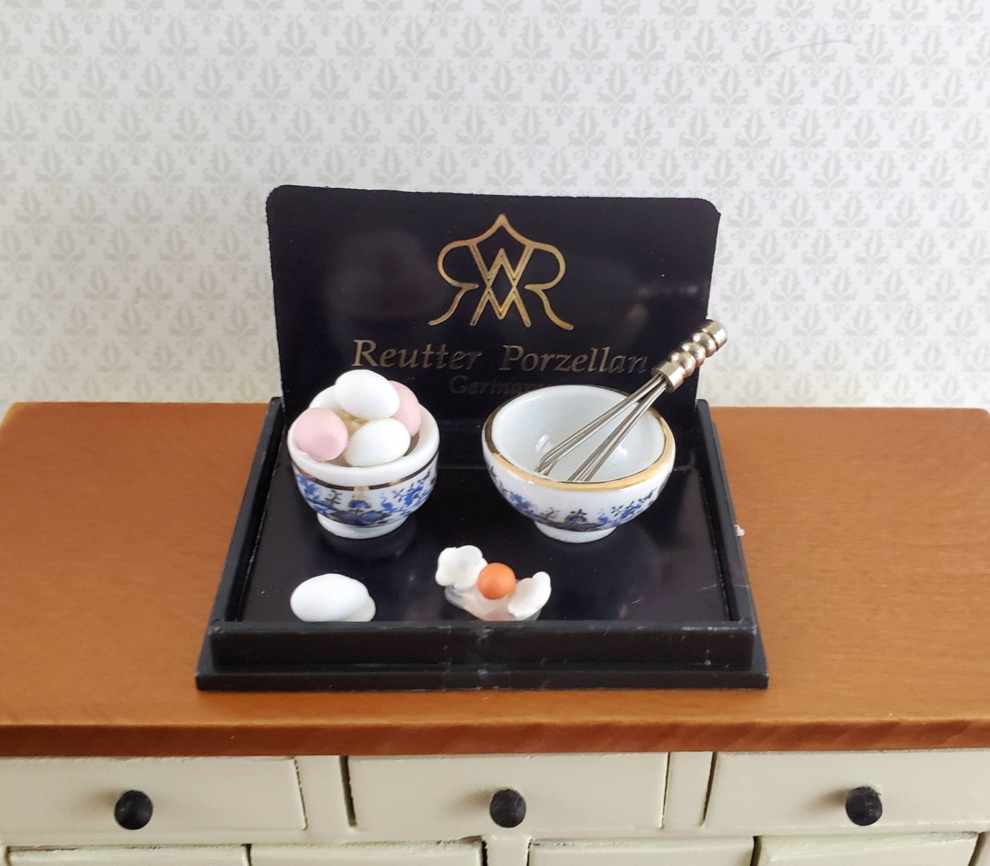 Dollhouse Miniature Eggs & Whisk in Mixing Bowls Reutter Porcelain 1:12 Scale - Miniature Crush