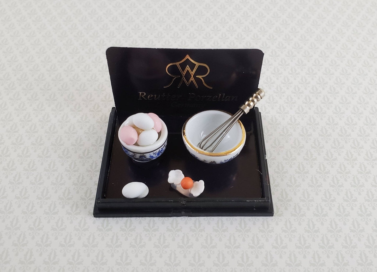 Dollhouse Miniature Eggs & Whisk in Mixing Bowls Reutter Porcelain 1:12 Scale - Miniature Crush