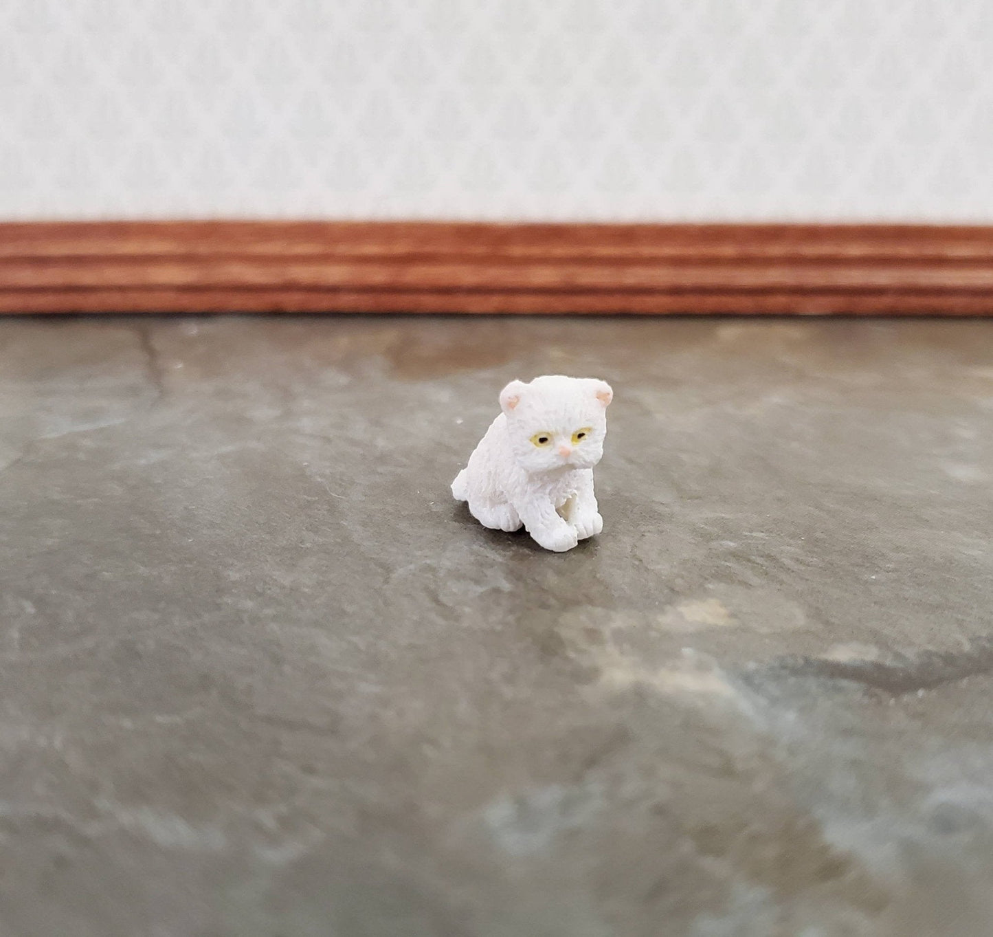 Dollhouse Miniature Kitten White Persian Sitting 1:24 Scale Animals Cats A4161WH - Miniature Crush
