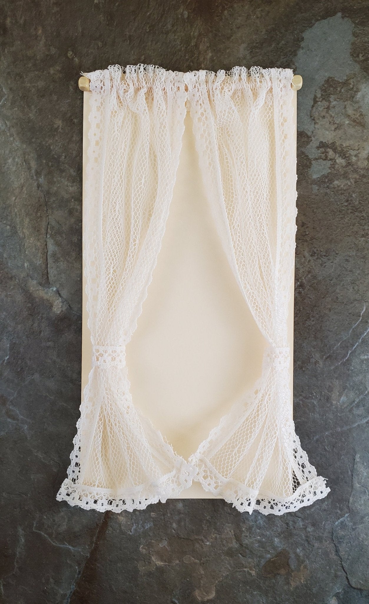 Dollhouse Miniature Lace Curtains Cream with Curtain Rod 1:12 Scale - Miniature Crush