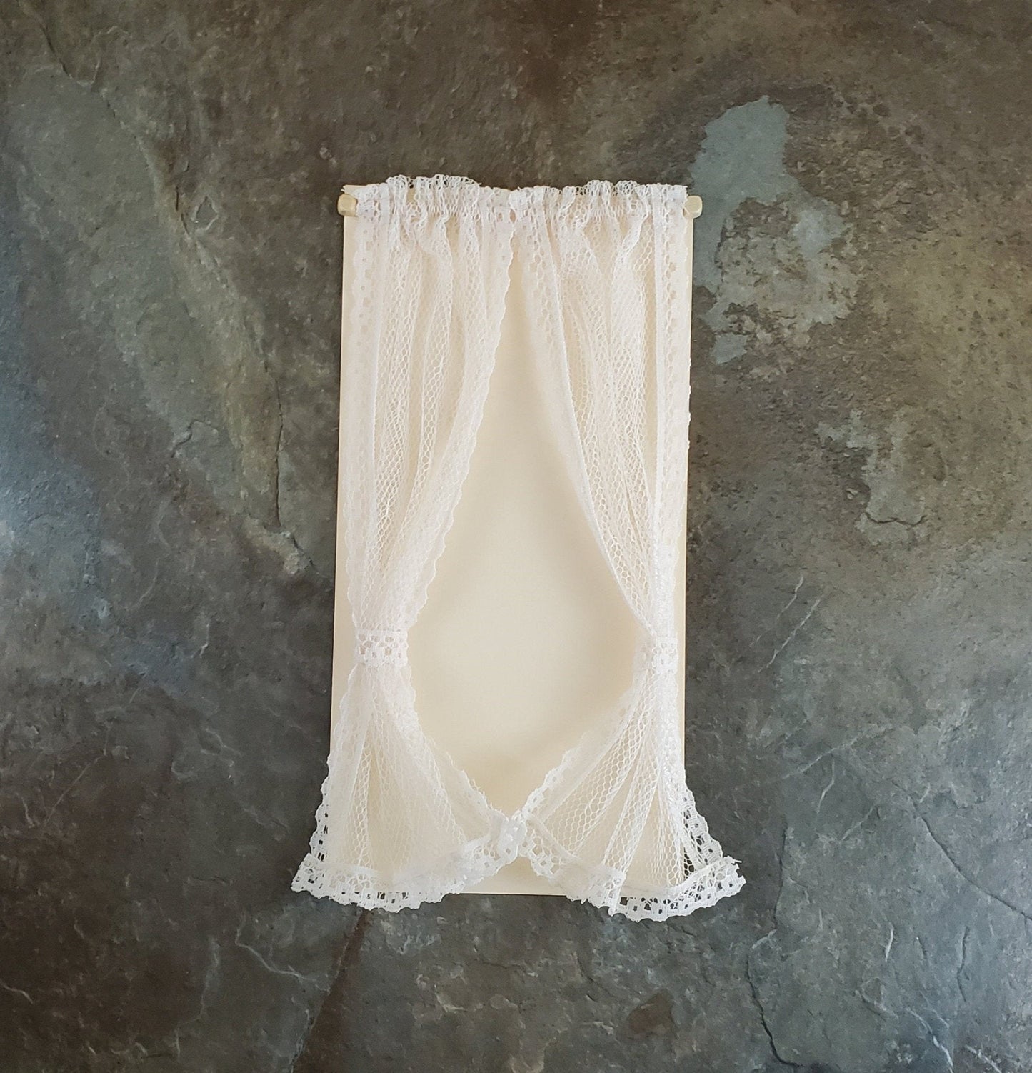 Dollhouse Miniature Lace Curtains Cream with Curtain Rod 1:12 Scale - Miniature Crush