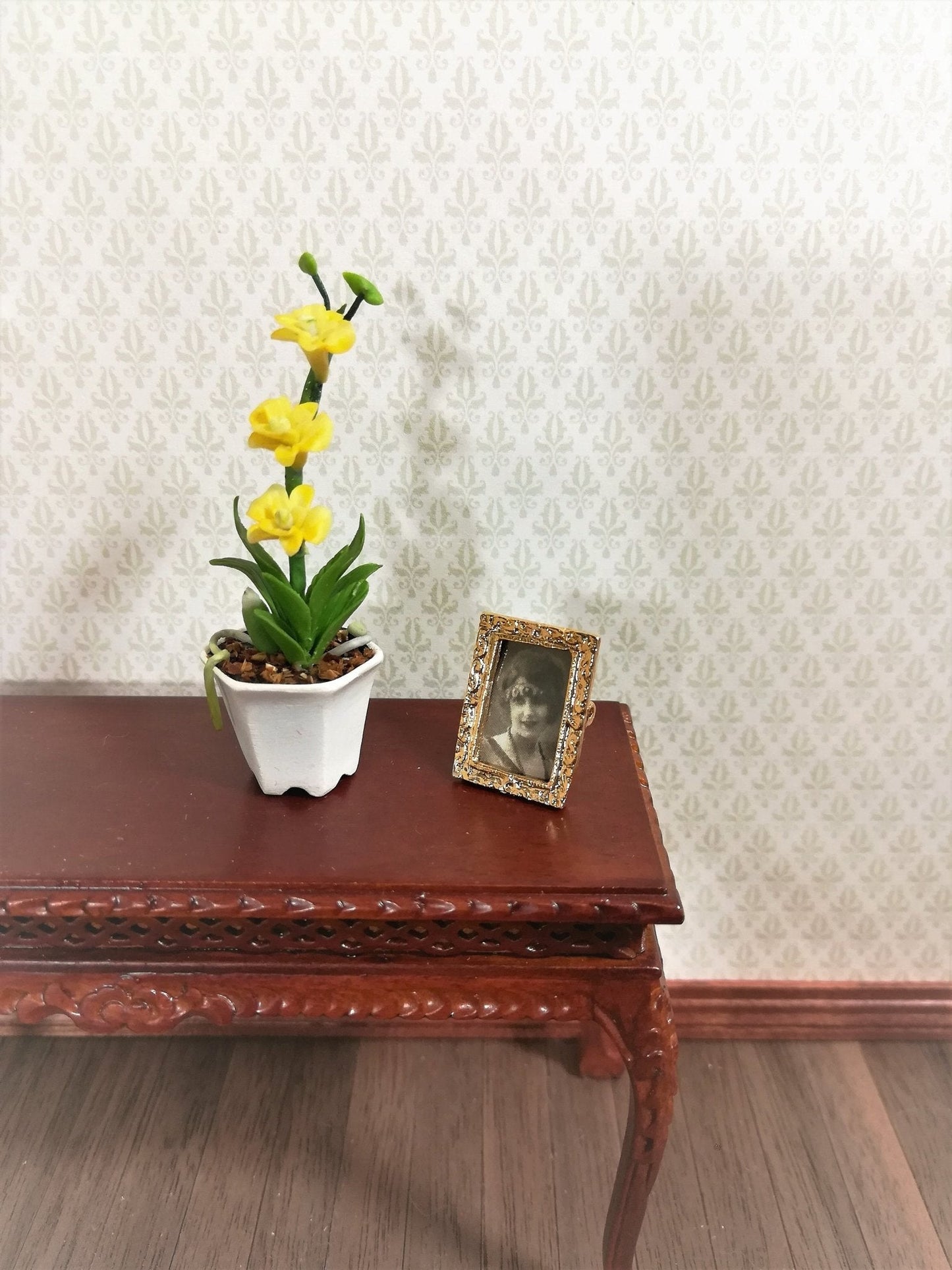 Dollhouse Miniature Picture Frame Small Gold Metal Rectangle with Stand 1:12 Scale - Miniature Crush