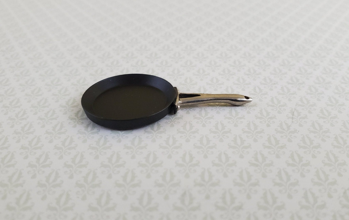 Dollhouse Miniature Teflon Pan Round Black Medium Size 1:12 Scale Modern Kitchen - Miniature Crush