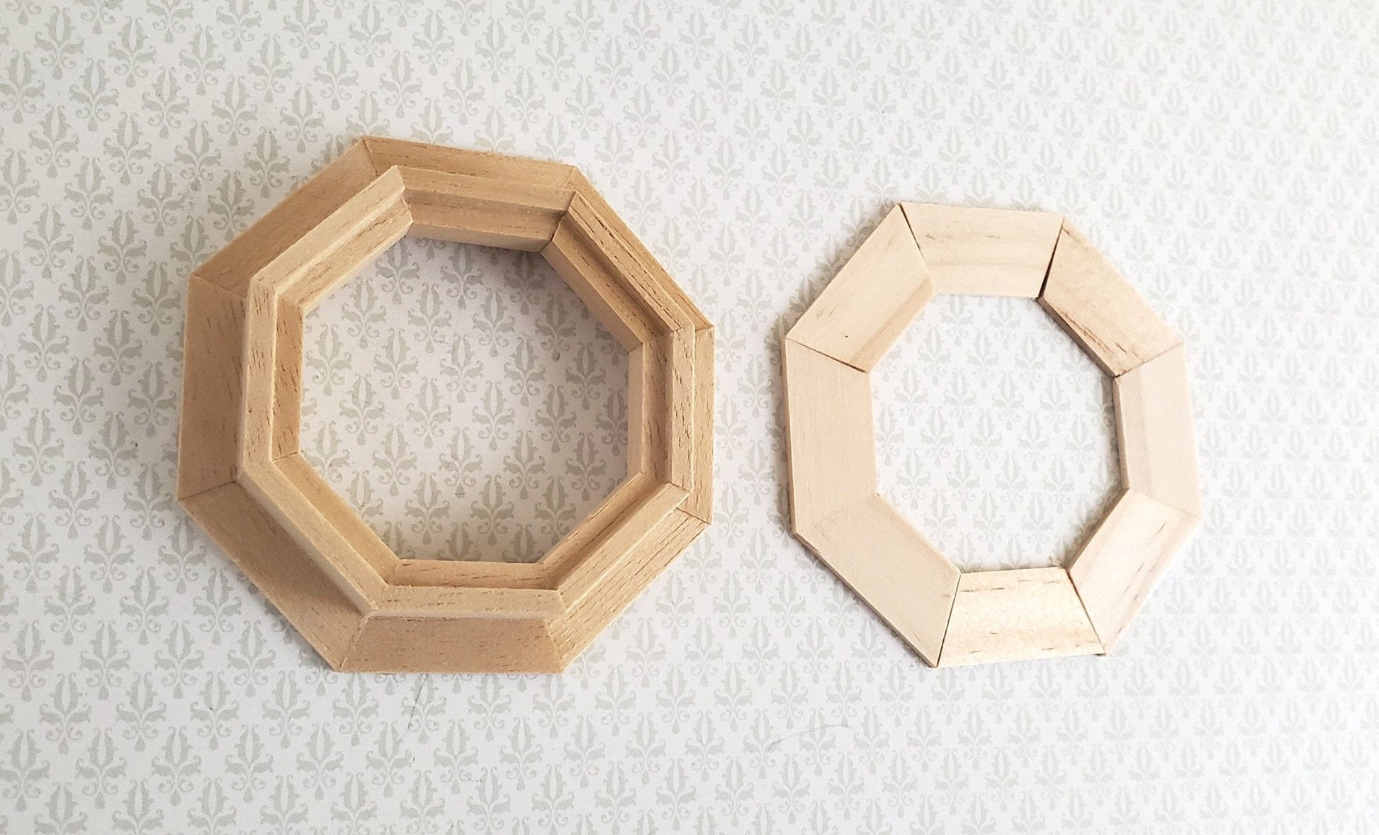 Dollhouse Miniature Window Octagon Small Wood with Acrylic 1:12 Scale Houseworks 5045 - Miniature Crush