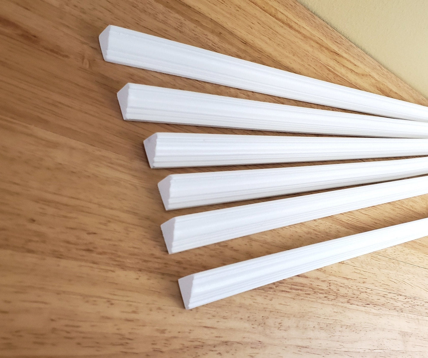 Dollhouse Miniatures Crown Molding x6 White Trim Cornice Large 1/2" wide x 17 3/4" long 1:12 Scale - Miniature Crush
