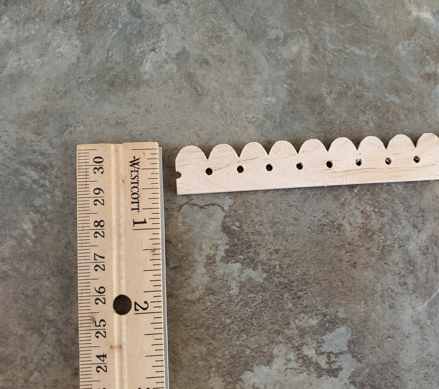 Dollhouse Miniatures Trim Victorian Gingerbread Style Molding 5/8" x 18" 1:12 Scale - Miniature Crush