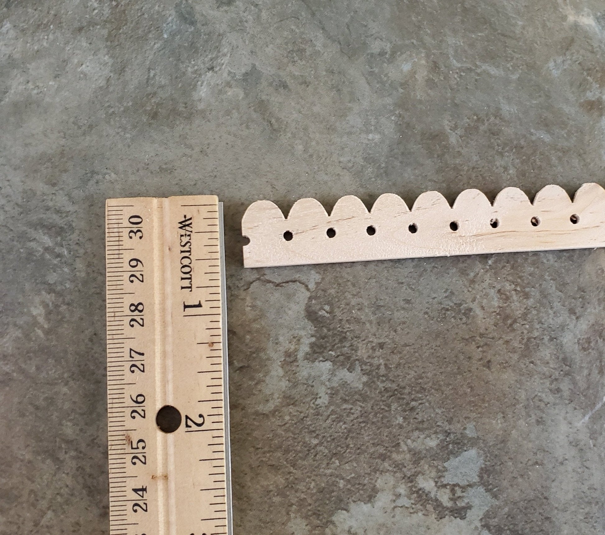 Dollhouse Miniatures Trim Victorian Gingerbread Style Molding 5/8" x 18" 1:12 Scale - Miniature Crush