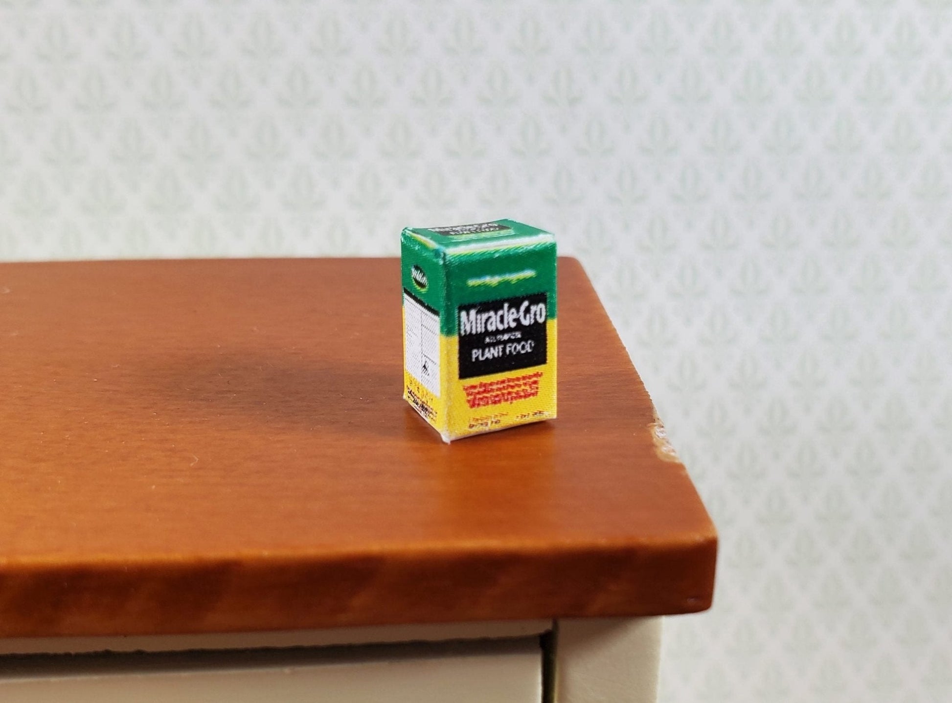 Dollhouse Miracle Gro Plant Food Small Box 1:12 Scale Modern Miniature Handmade - Miniature Crush