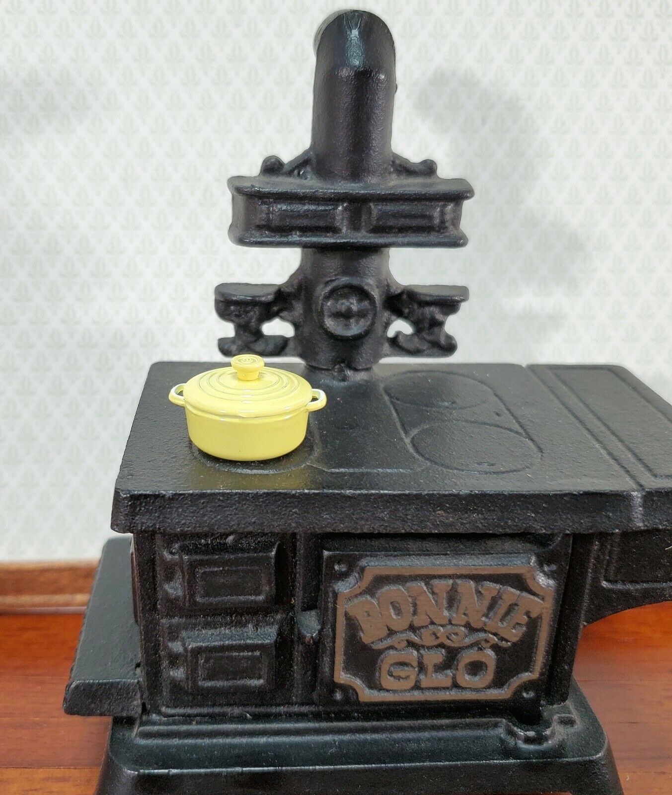 Dollhouse Small Dutch Oven Pot with Removeable Lid Yellow 1:12 Scale Miniature - Miniature Crush