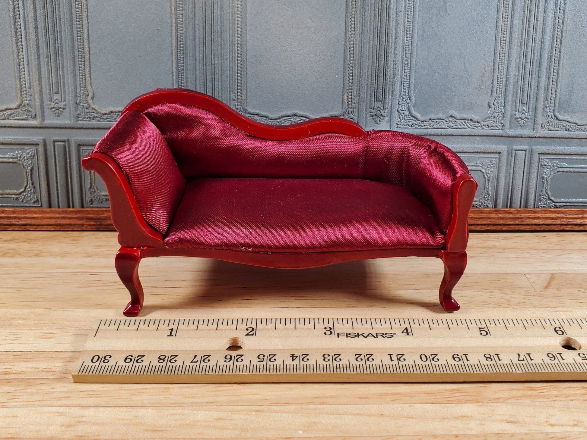 Dollhouse Small Victorian Chase Settee Burgundy 1:12 Scale Miniature Furniture - Miniature Crush